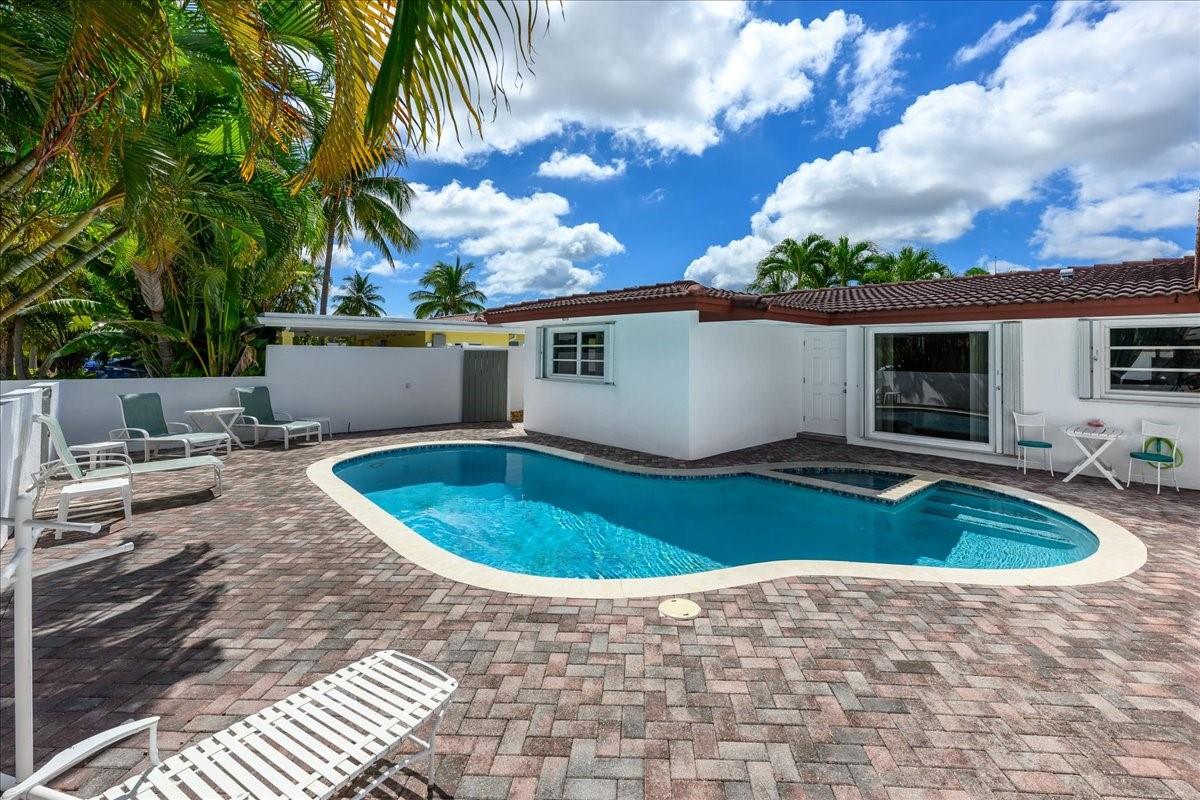 Homes for sale in Pompano Beach, FL | 200 Se 11th St, Pompano Beach, FL 33060 | MLS# F10524284