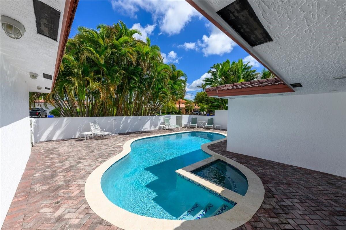 Homes for sale in Pompano Beach, FL | 200 Se 11Th St, Pompano Beach, FL 33060 | MLS# F10524284