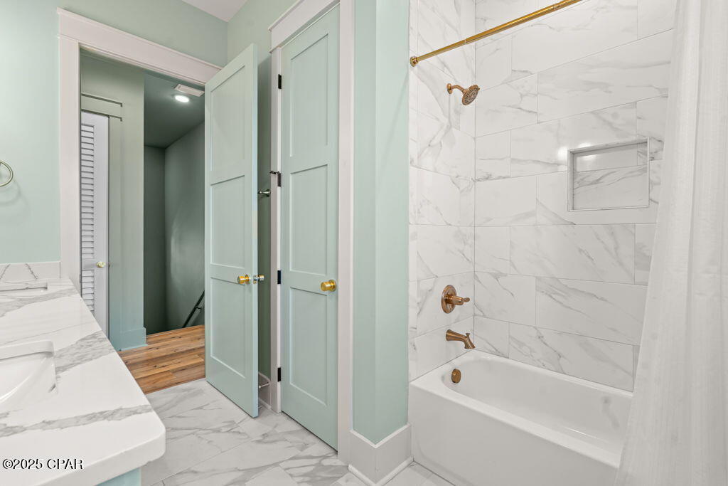 Image 28 For 184 Watermark Way