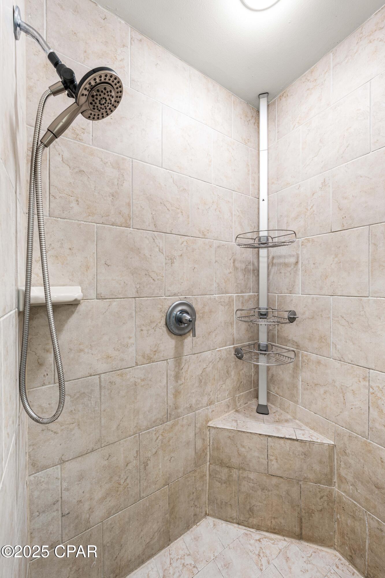 Image 21 For 6422 Highway 98  404