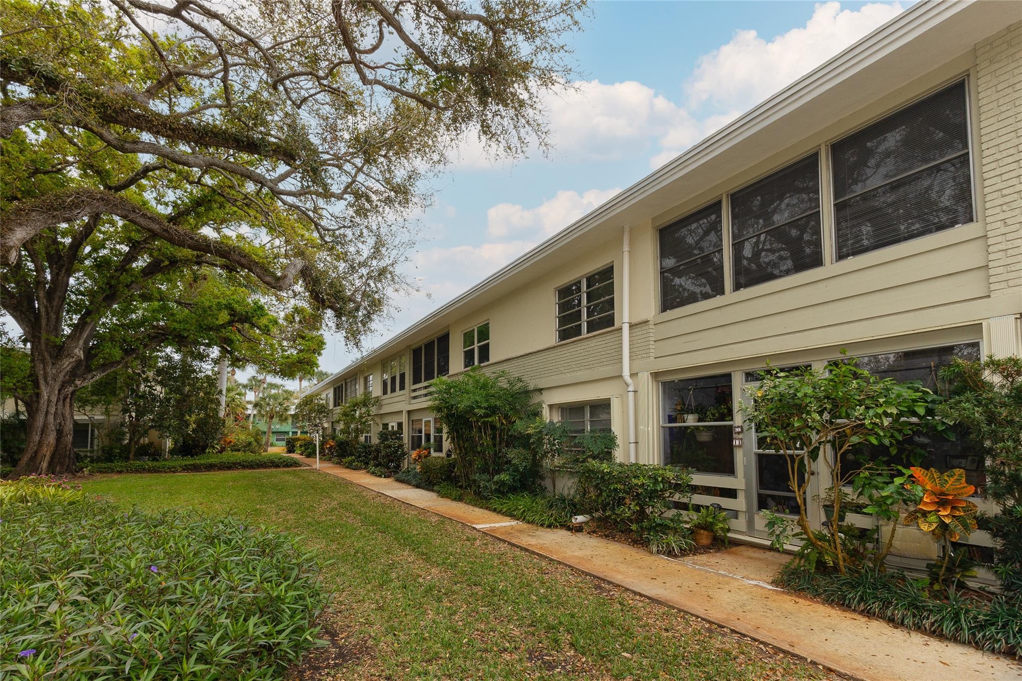 Homes for sale in Vero Beach, FL | 677 Royal Palm Blvd #8, Vero Beach, FL 32960 | MLS# F10524400