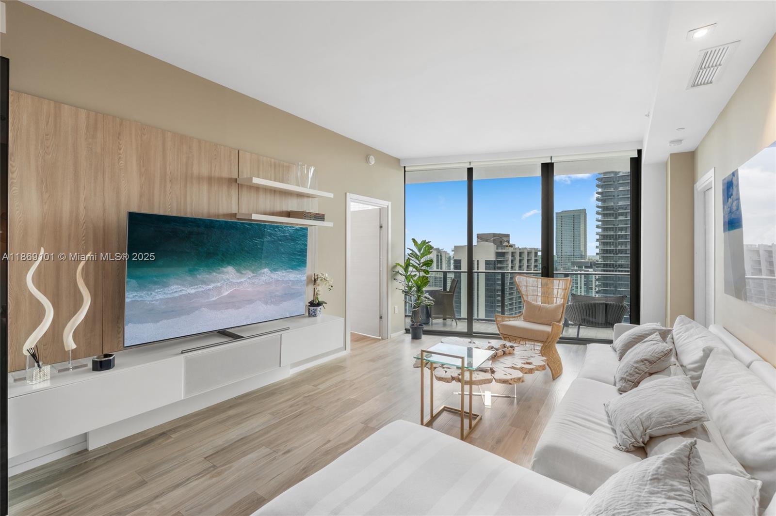 Condo for Sale in Miami, FL