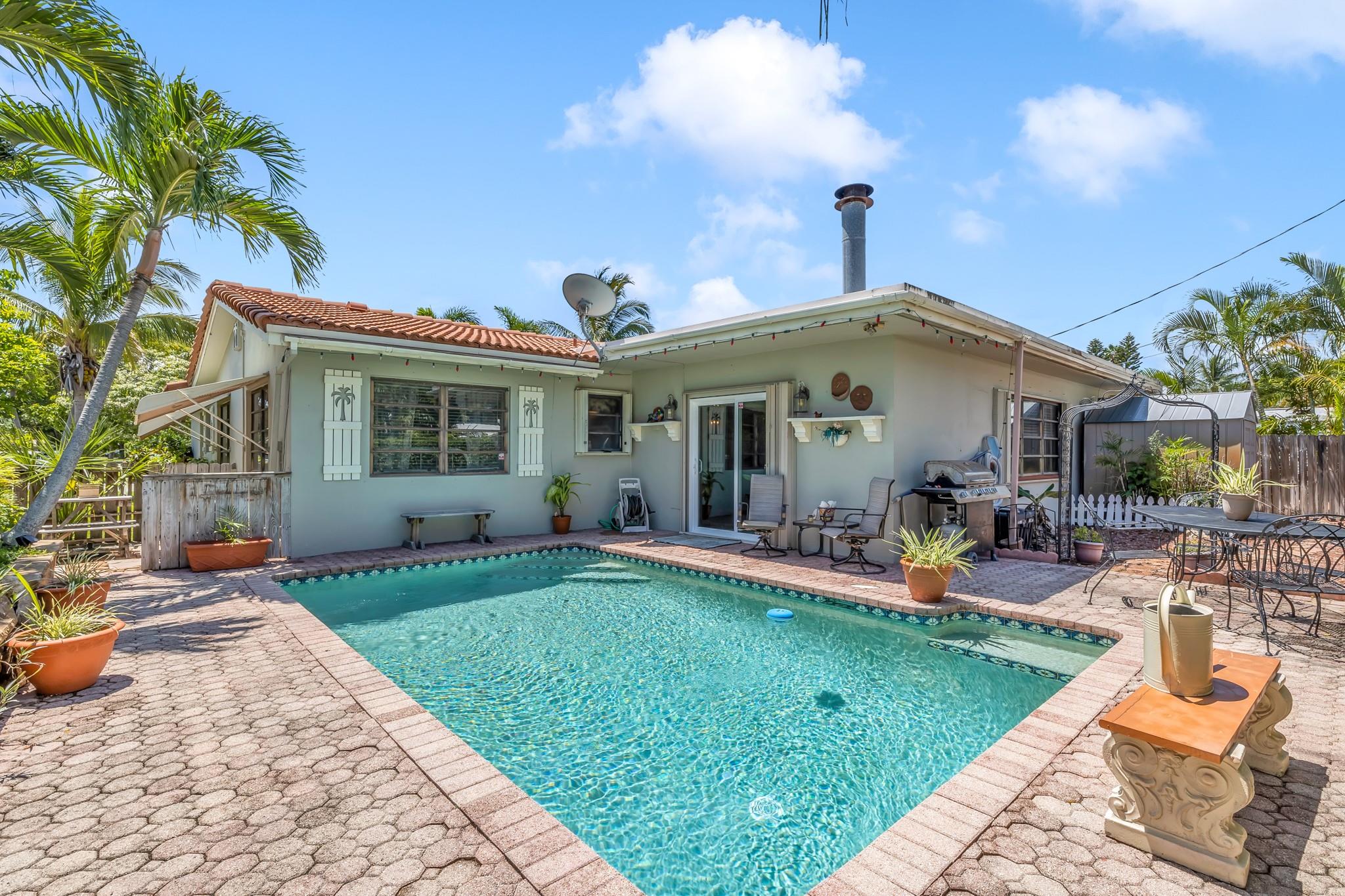 Homes for sale in Lighthouse Point, FL | 1931 Ne 27th St, Lighthouse Point, FL 33064 | MLS# F10524427