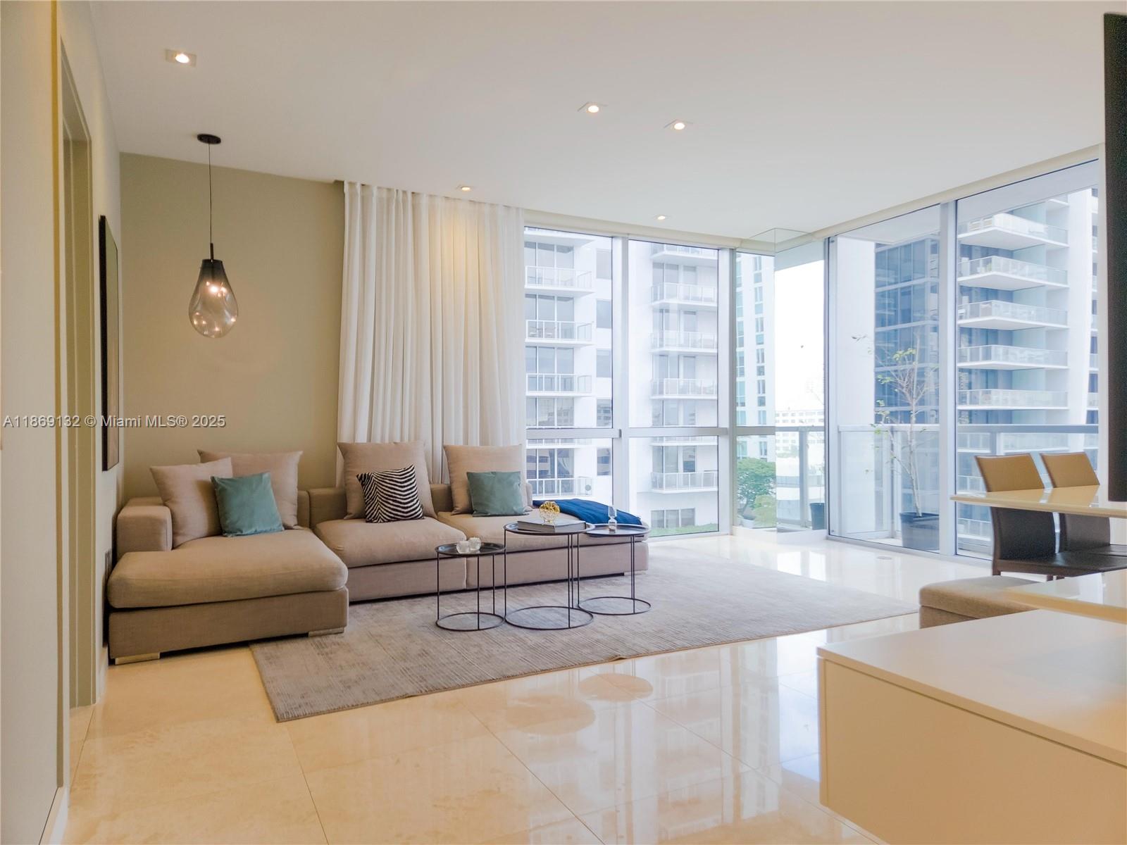 Apartamento para Alugar em Miami, FL