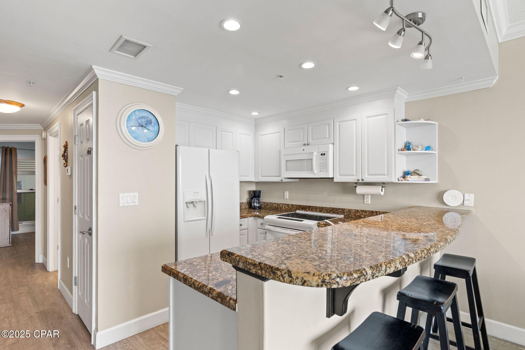 Image 8 For 9450 Thomas Drive 2105