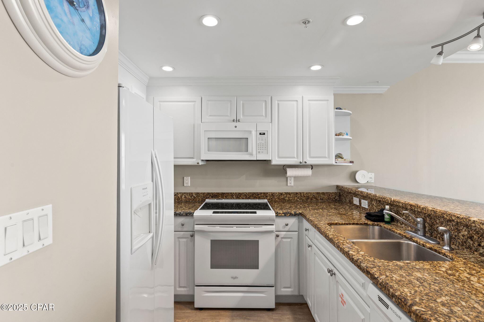 Image 9 For 9450 Thomas Drive 2105