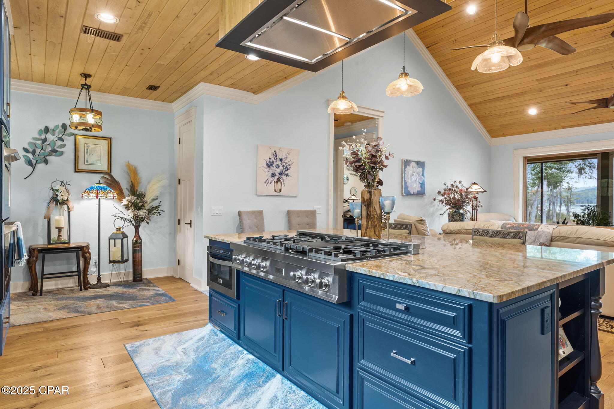 Listing photo id 12 for 3130 Magnolia Drive