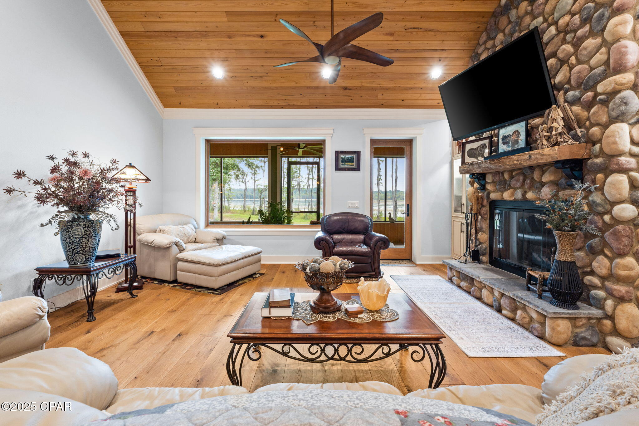 Listing photo id 16 for 3130 Magnolia Drive