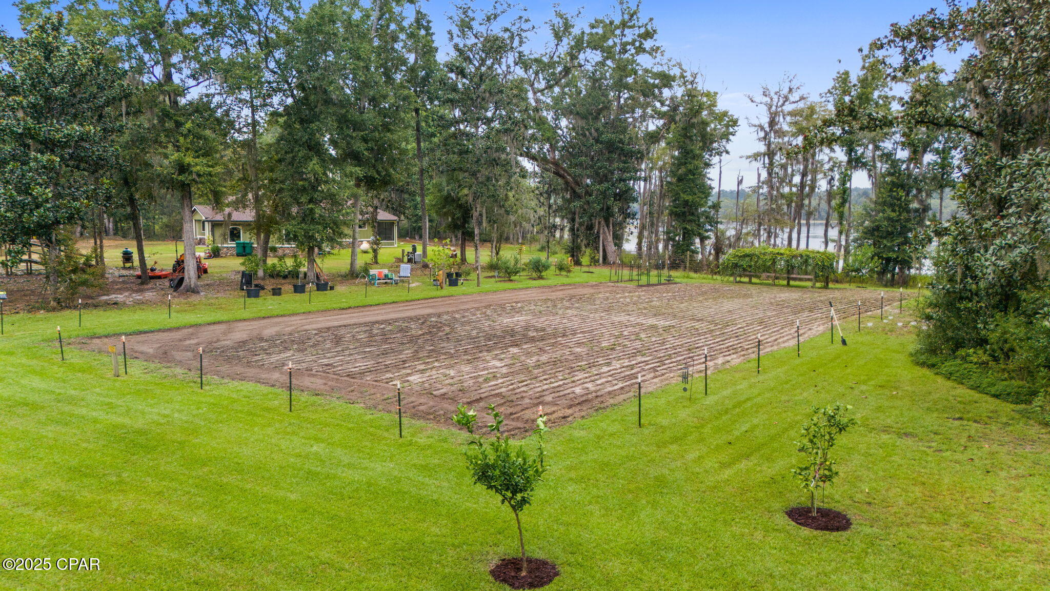 Listing photo id 70 for 3130 Magnolia Drive