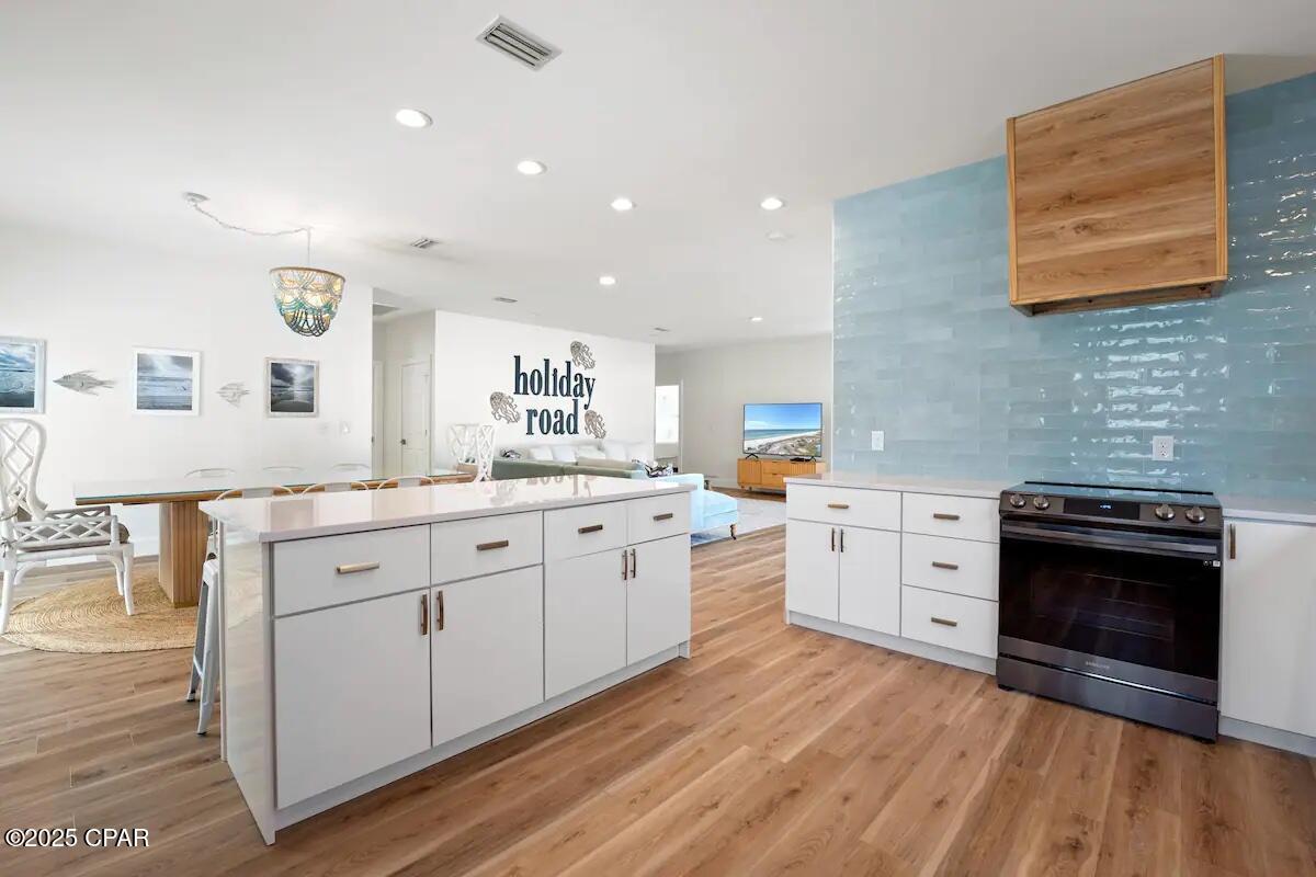 Image 10 For 360 Holiday Road