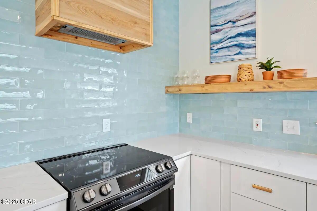 Image 16 For 360 Holiday Road