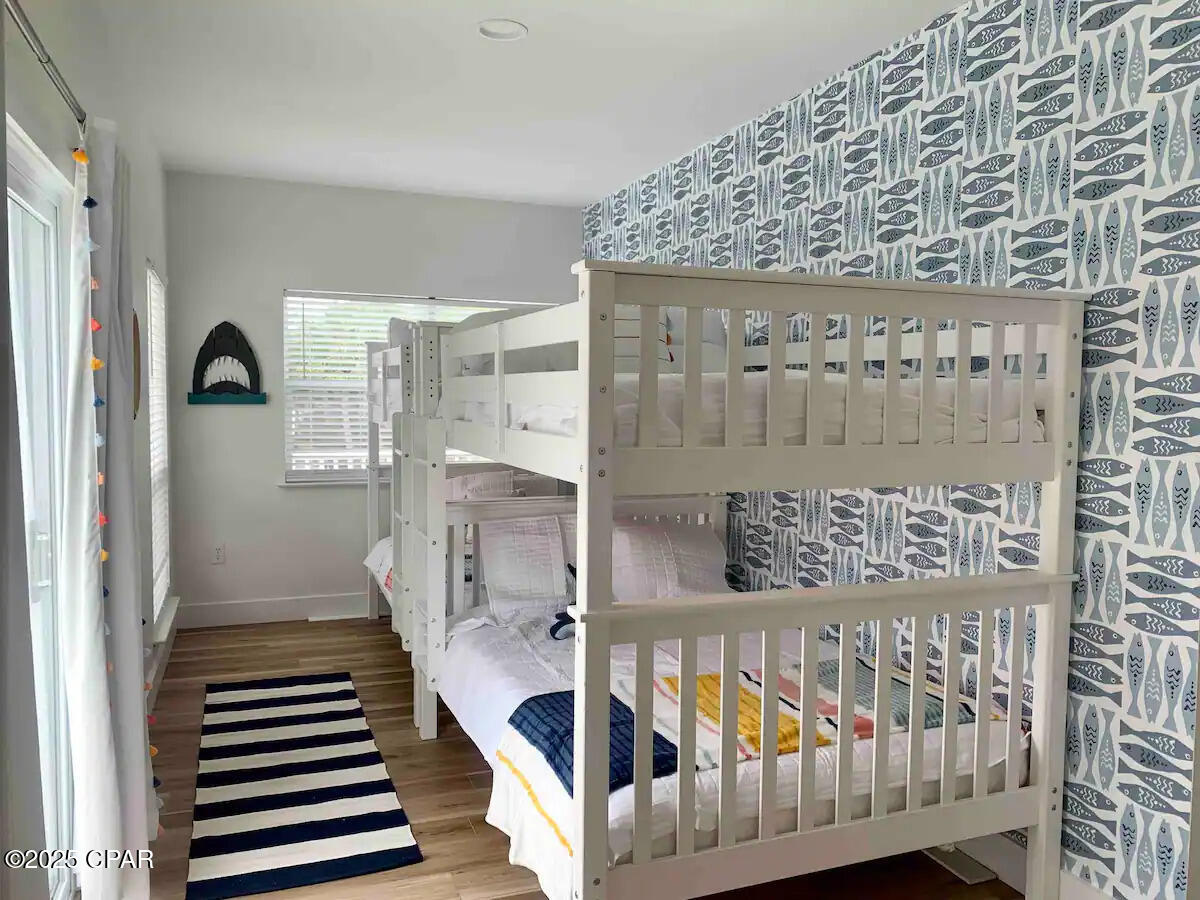 Image 23 For 360 Holiday Road