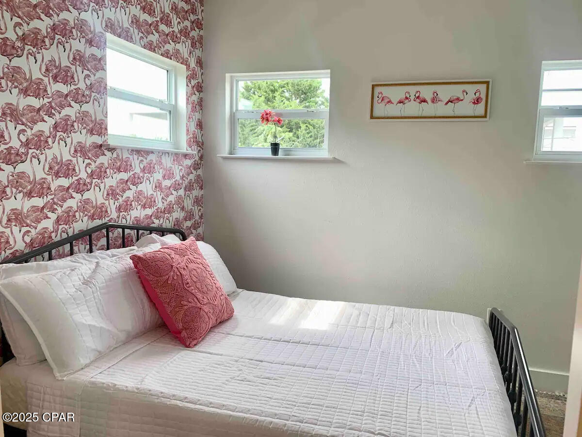 Image 27 For 360 Holiday Road