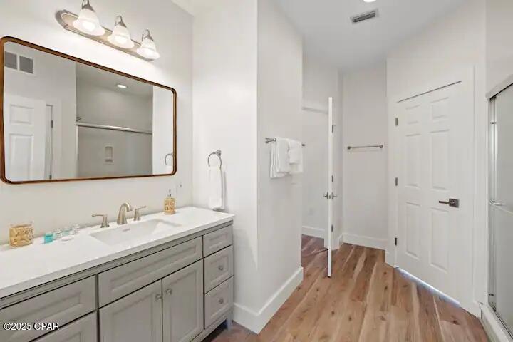 Image 29 For 360 Holiday Road