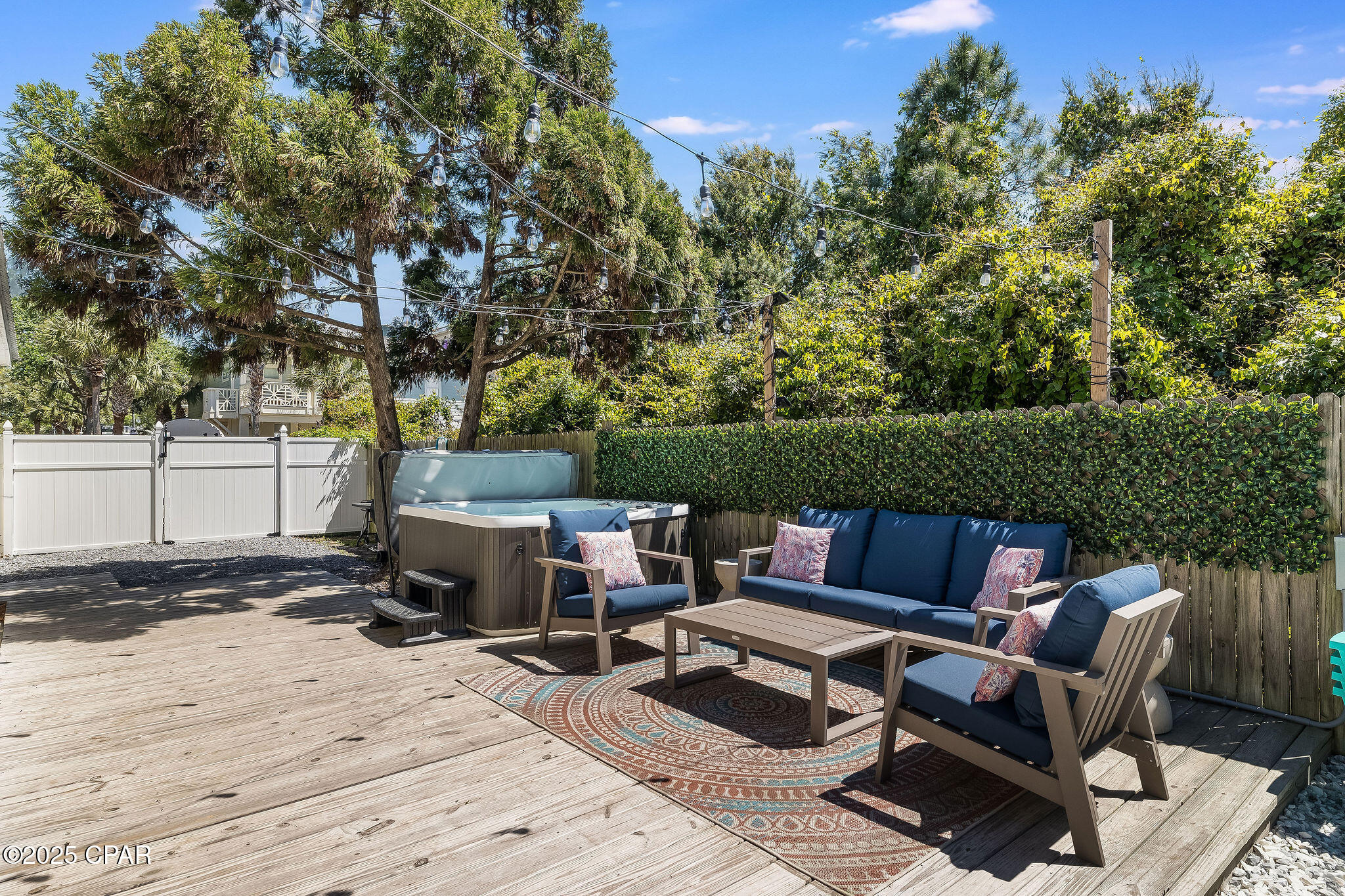 Image 42 For 360 Holiday Road