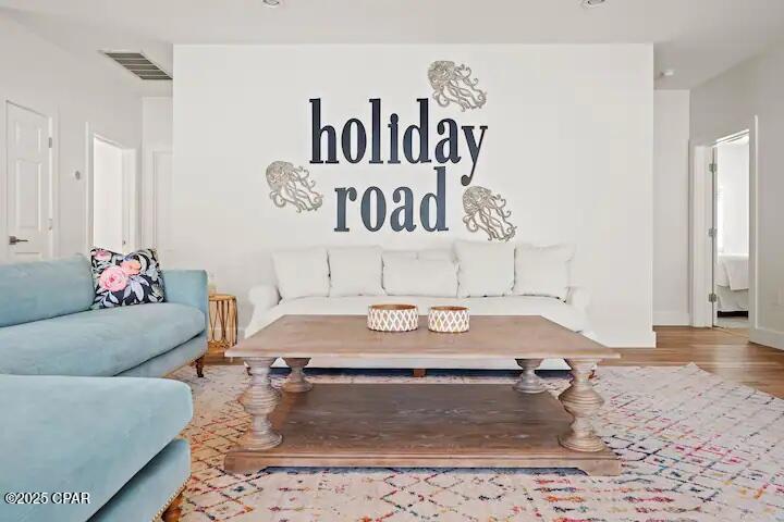 Listing photo id 5 for 360 Holiday Road