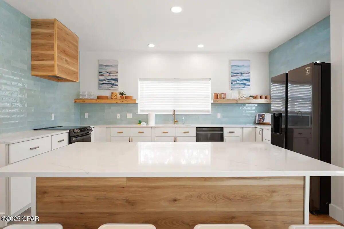 Listing photo id 6 for 360 Holiday Road