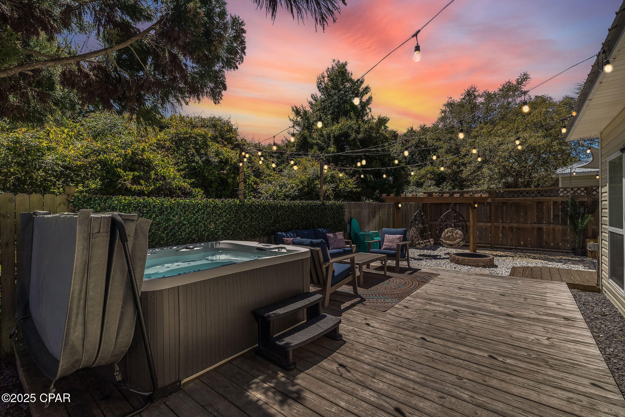 Image 9 For 360 Holiday Road