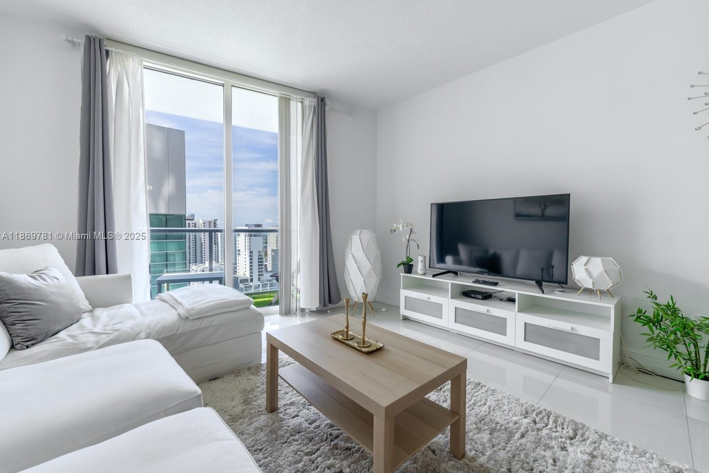 Latitude On The River Con