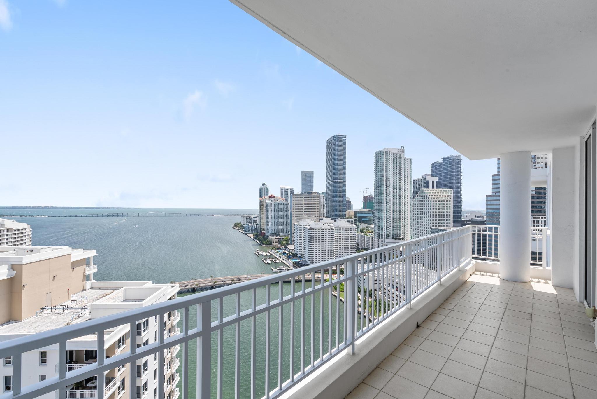 Condo for Sale in Miami, FL