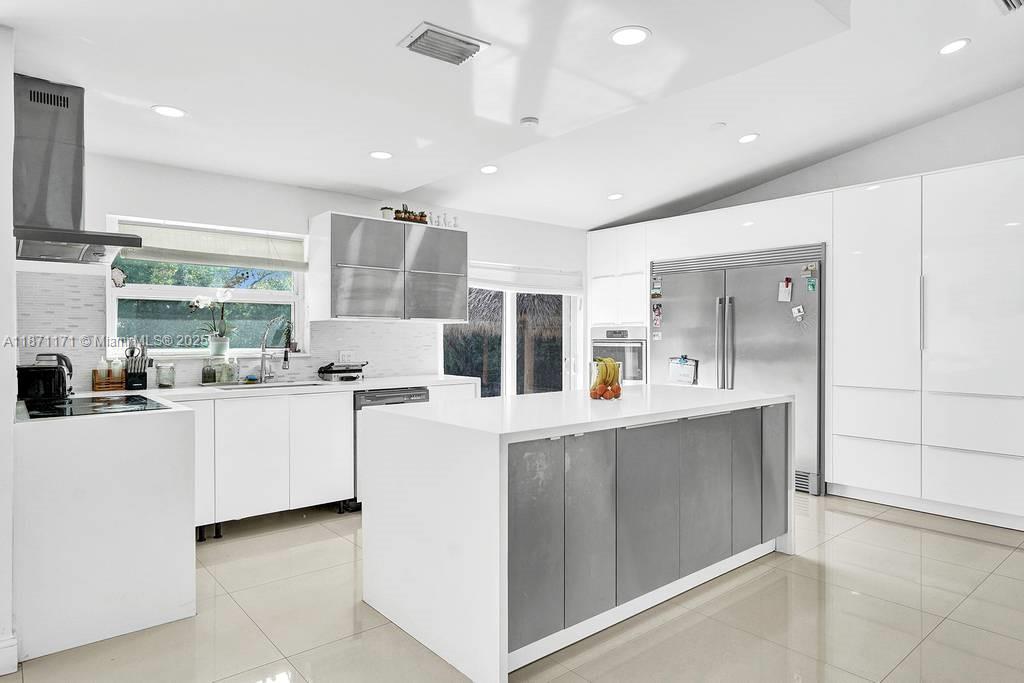 2190 NE 122nd St, North Miami FL 33181
