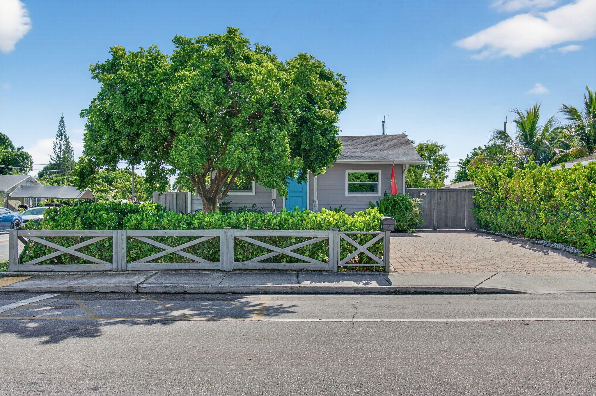 Homes for sale in Lake Worth Beach, FL | 402 S B Street, Lake Worth Beach, FL 33460 | MLS# R11120579