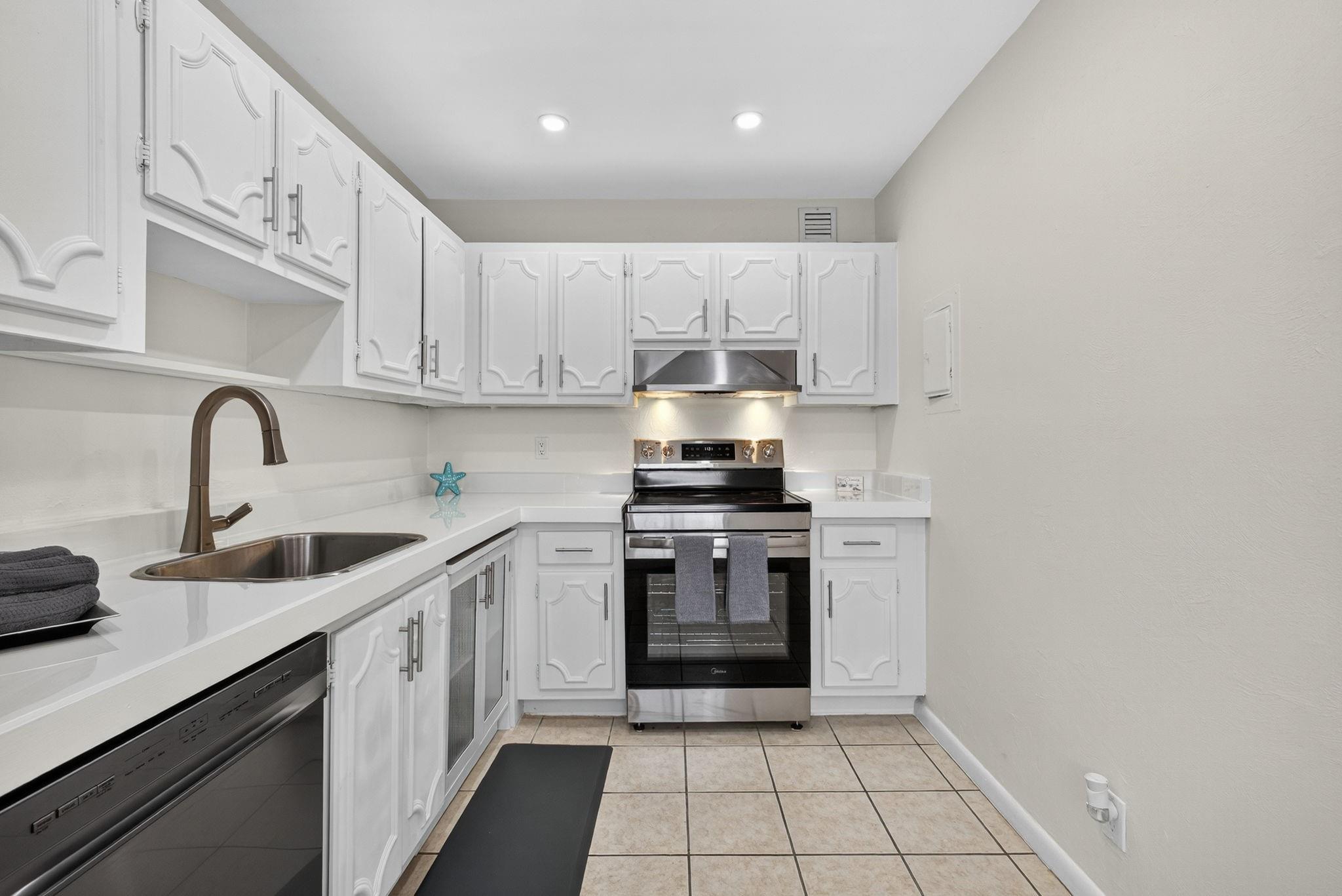 Homes for sale in Royal Palm Beach, FL | 126 Sparrow Dr #10-B, Royal Palm Beach, FL 33411 | MLS# F10524584