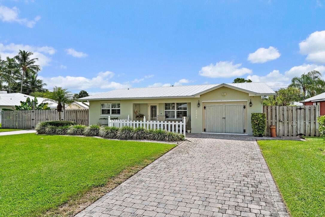 Homes for sale in Stuart, FL | 4844 Se Pilot Way, Stuart, FL 34997 | MLS# R11120624