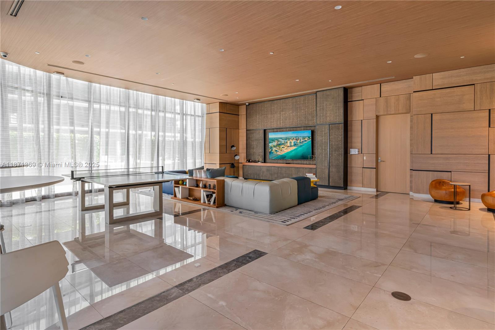 55 SW 9th St #3404, Miami FL 33130