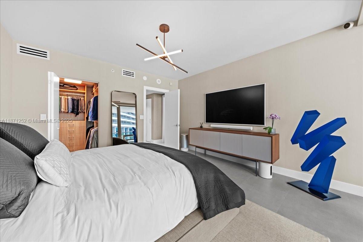 1331 Brickell Bay Dr #1406, Miami FL 33131