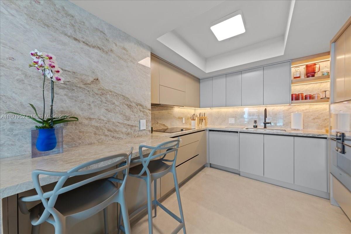 1331 Brickell Bay Dr #1406, Miami FL 33131