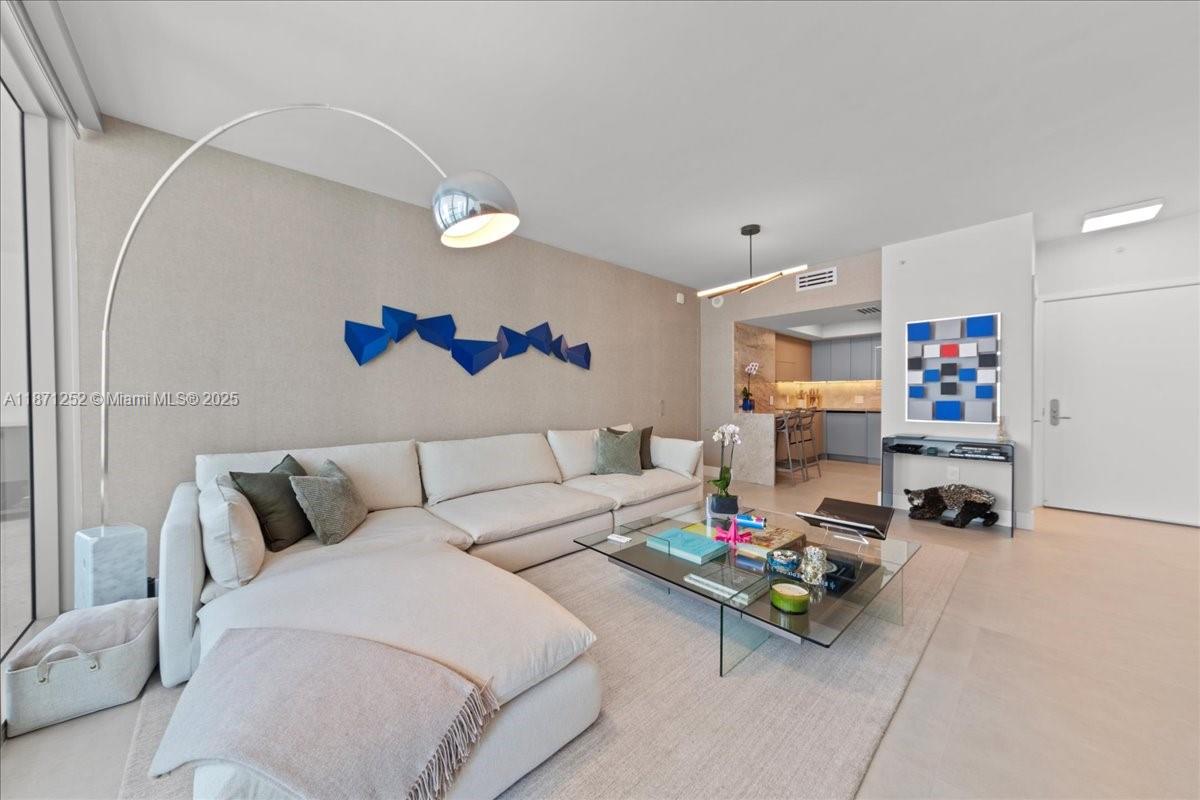 1331 Brickell Bay Dr #1406, Miami FL 33131