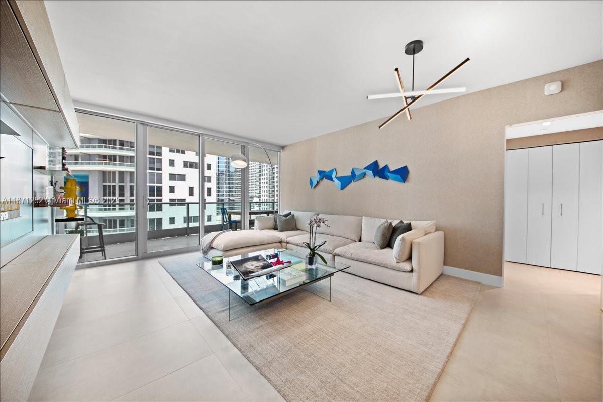 1331 Brickell Bay Dr #1406, Miami FL 33131
