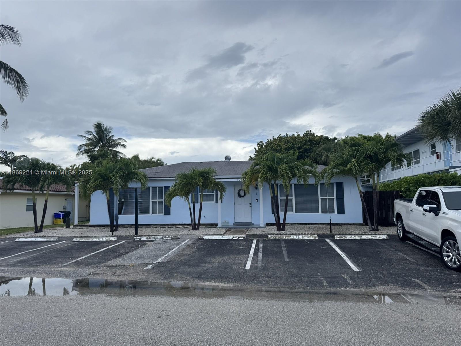 Homes for sale in Palm Beach Shores, FL | 121 Linda Ln, Palm Beach Shores, FL 33404 | MLS# A11869224