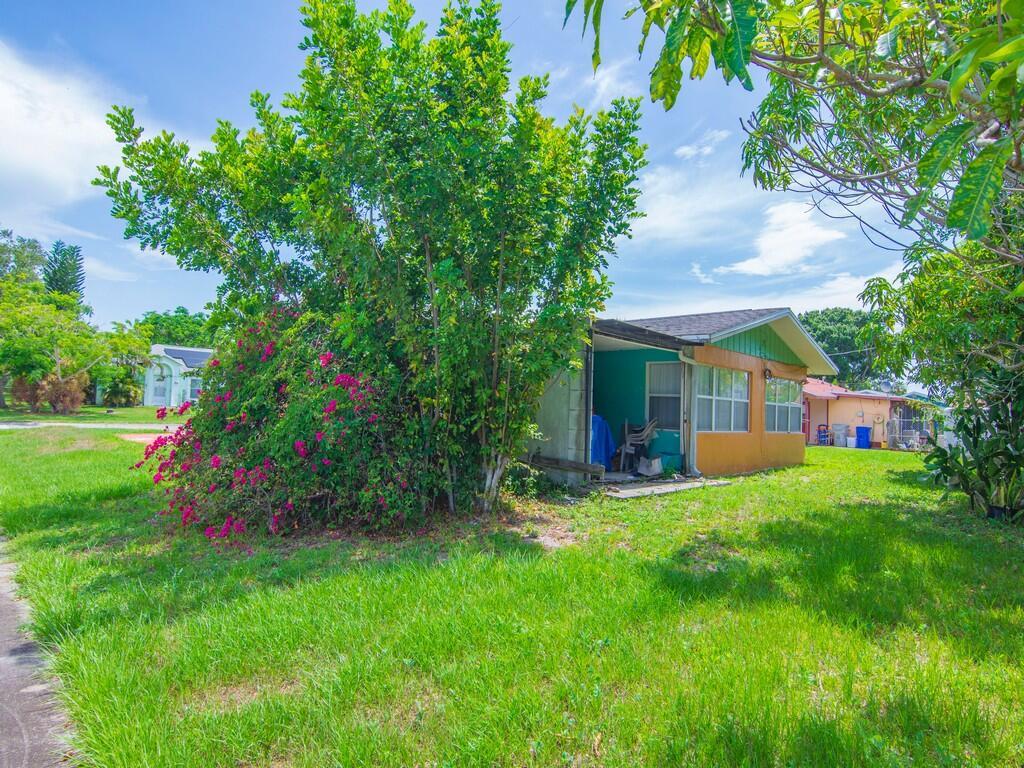 Homes for sale in Vero Beach, FL | 663 20th Pl Sw, Vero Beach, FL 32962 | MLS# R11120728