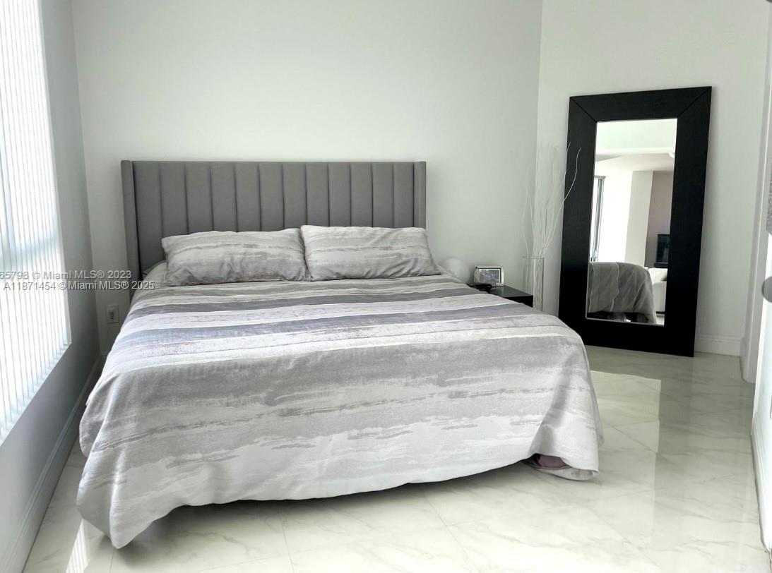 350 S Miami Ave #1808, Miami FL 33130
