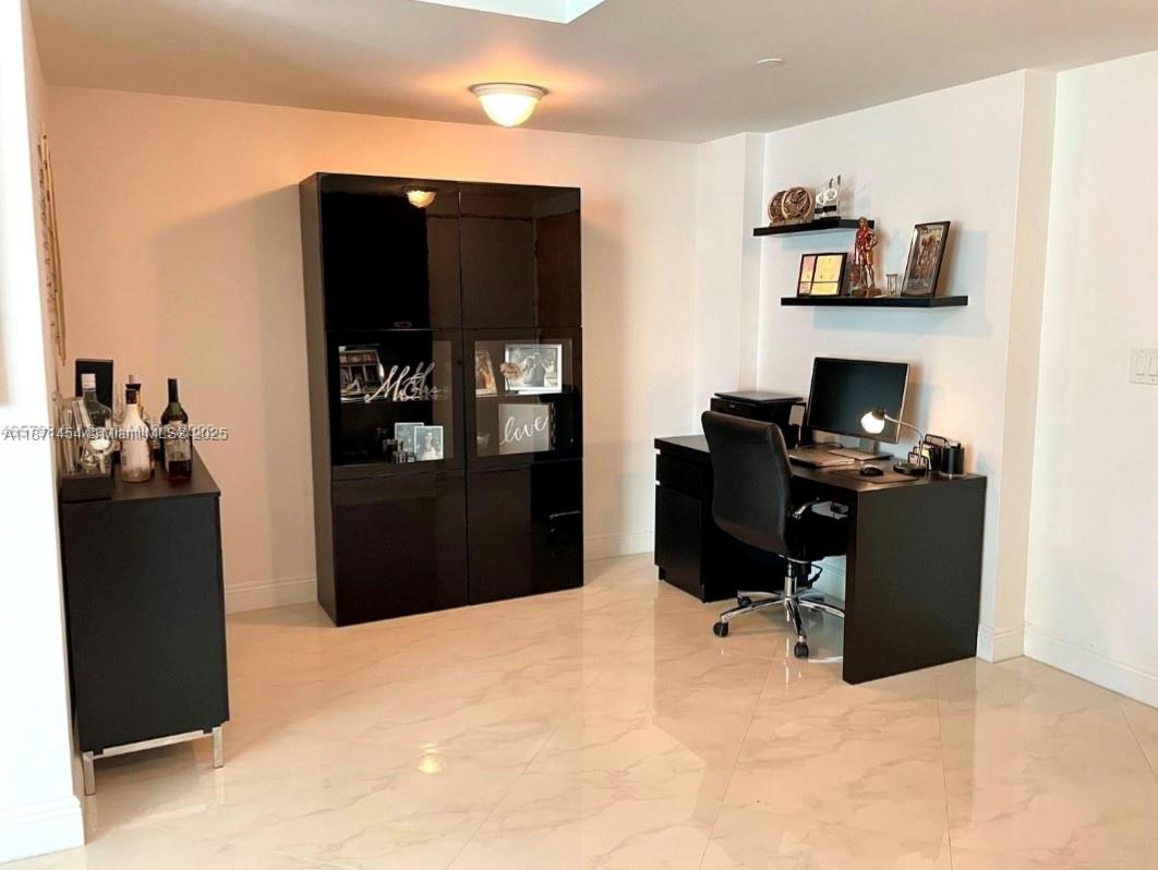 350 S Miami Ave #1808, Miami FL 33130