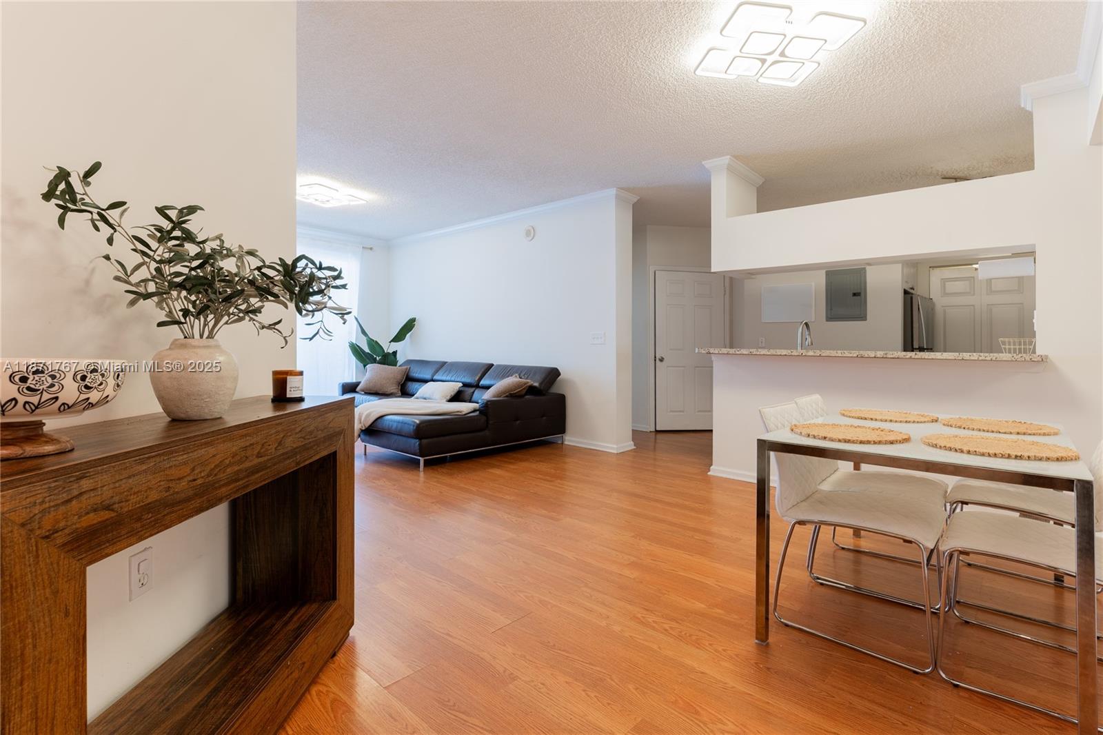 Porto Bellagio Condo