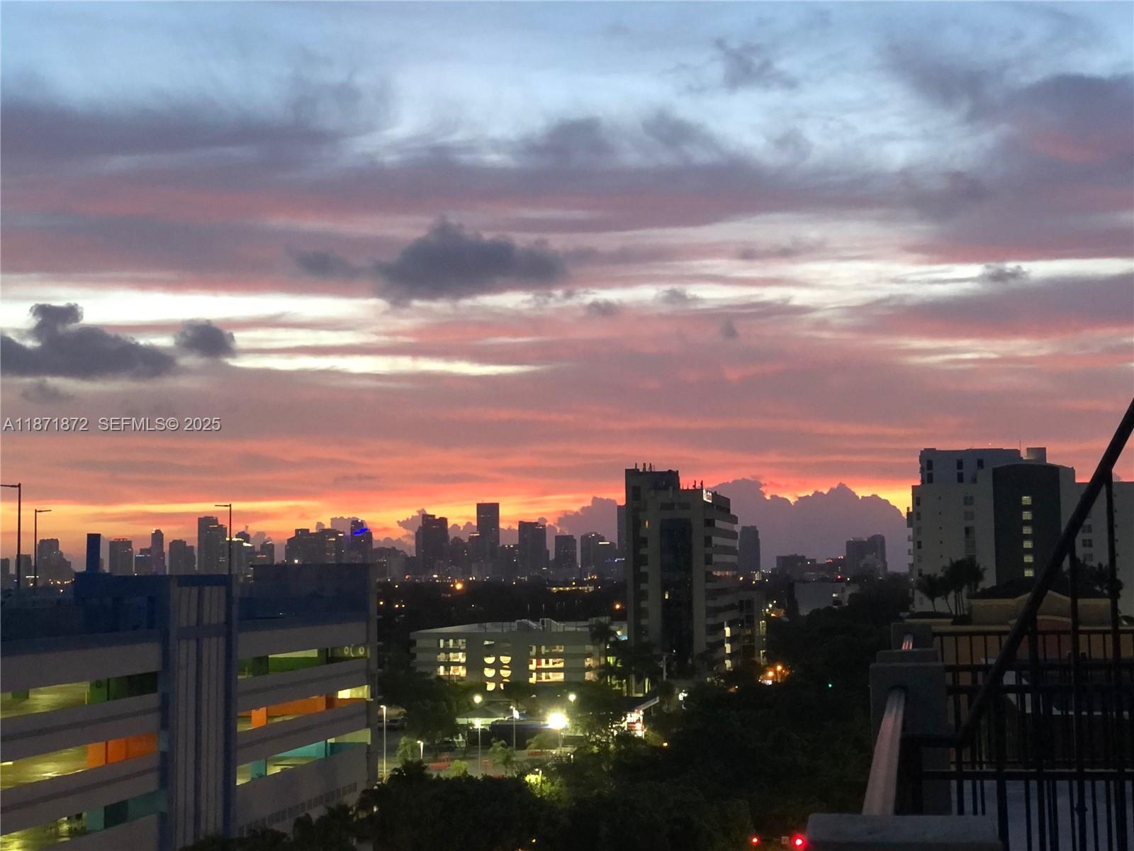 Emerald Plaza On Coral Way