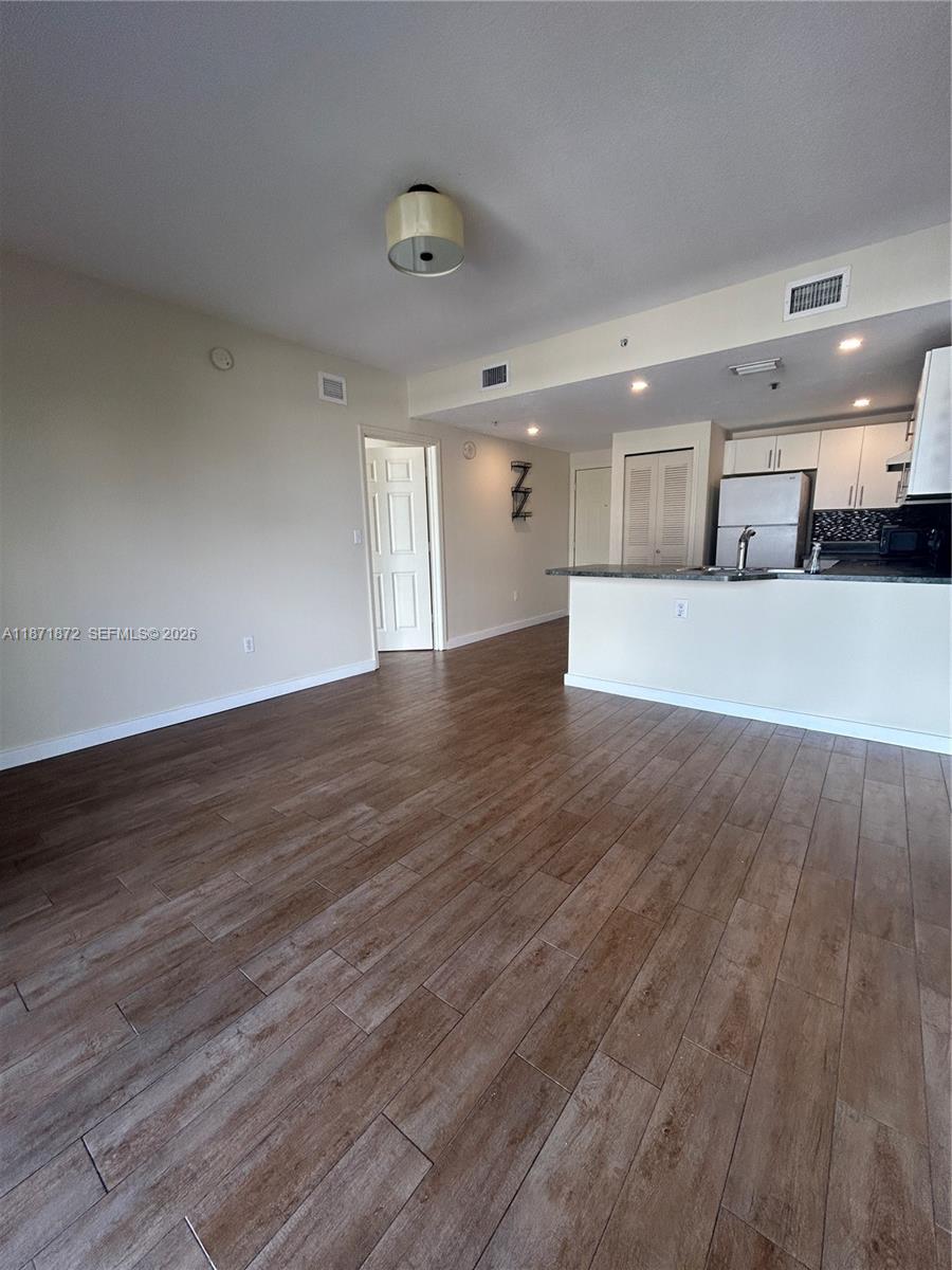 Emerald Plaza On Coral Way