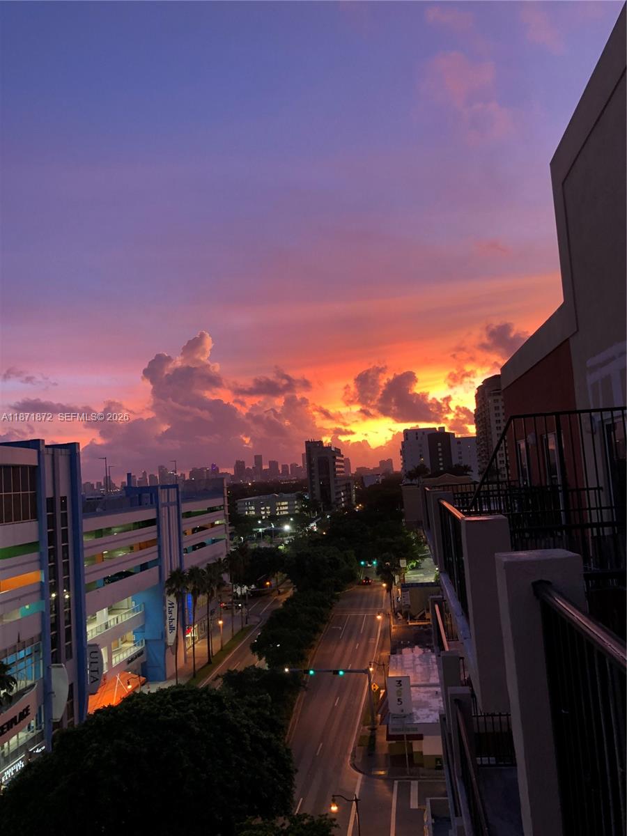 Emerald Plaza On Coral Way