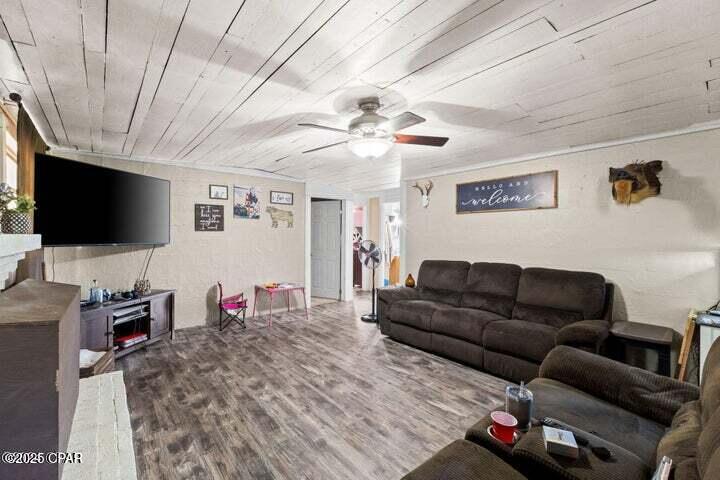 Listing photo id 3 for 1479 Curry Ferry Road