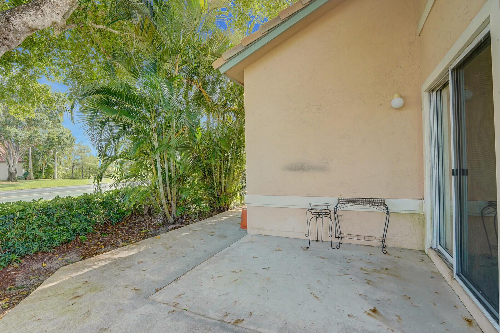 Homes for sale in Wellington, FL | 10673 Pelican Dr, Wellington, FL 33414 | MLS# R11120884