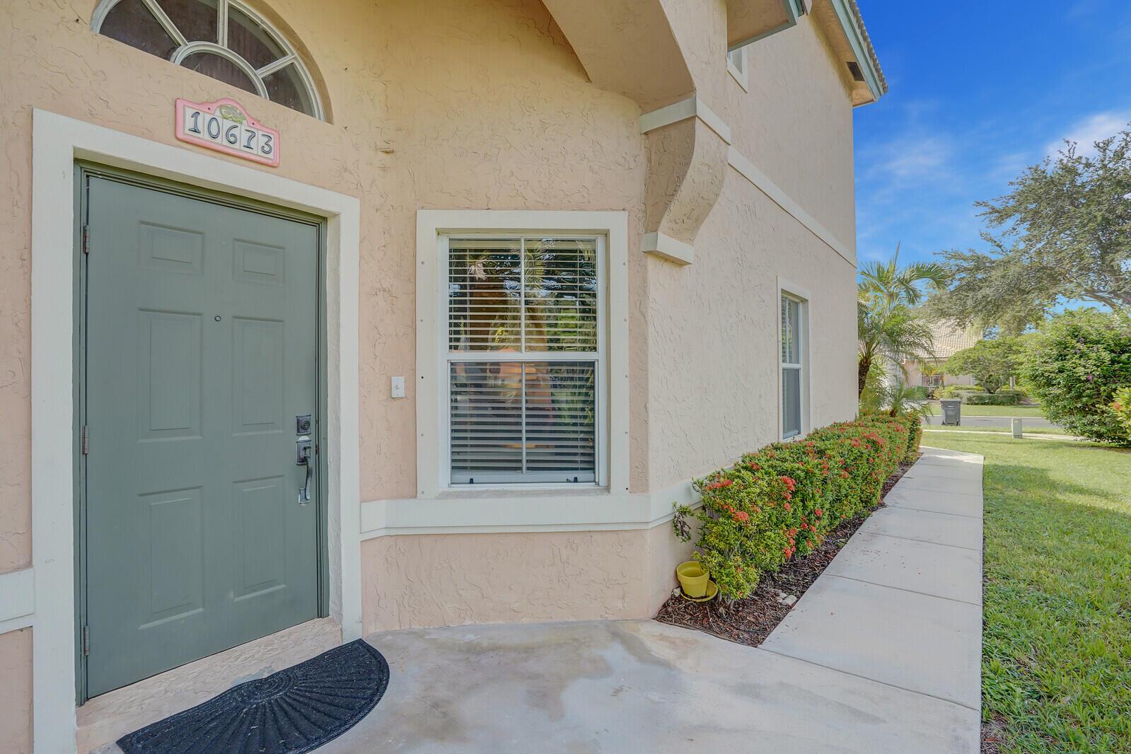 Homes for sale in Wellington, FL | 10673 Pelican Dr, Wellington, FL 33414 | MLS# R11120884