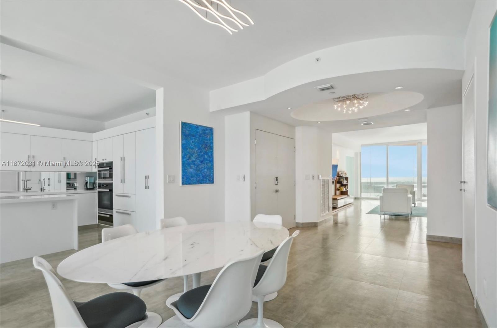300 S Pointe Dr #3502, Miami Beach FL 33139