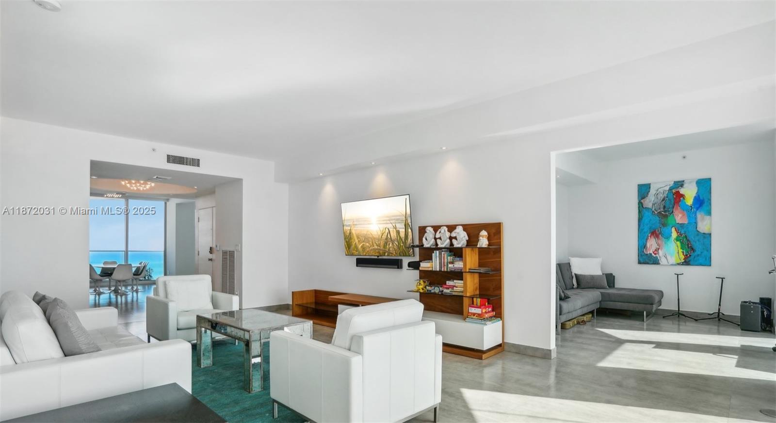 300 S Pointe Dr #3502, Miami Beach FL 33139