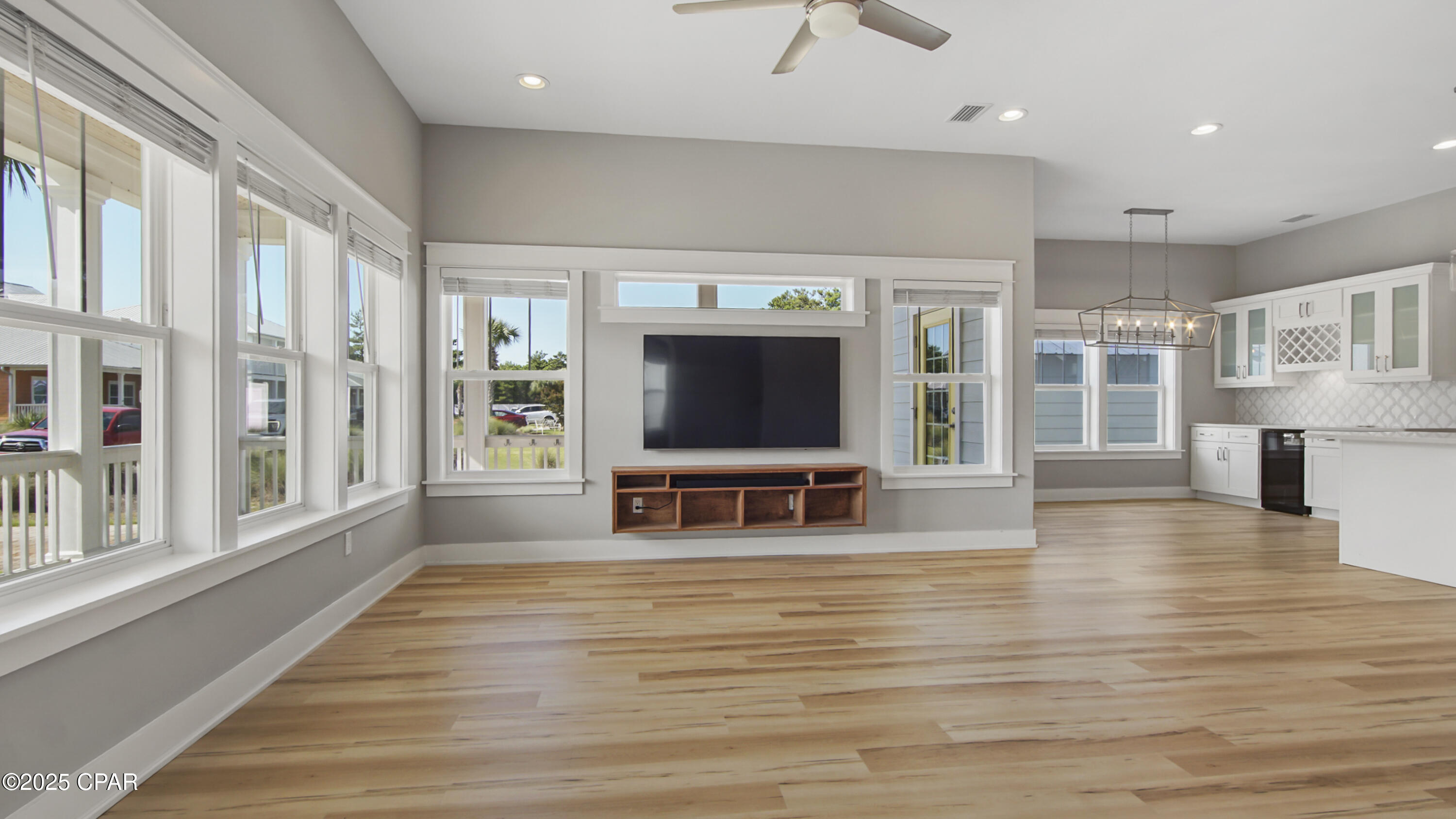 Image 5 For 411 Paradise Boulevard