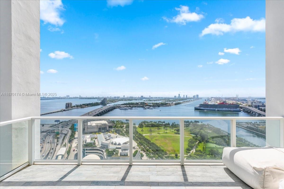 1040 Biscayne Blvd #2904, Miami FL 33132