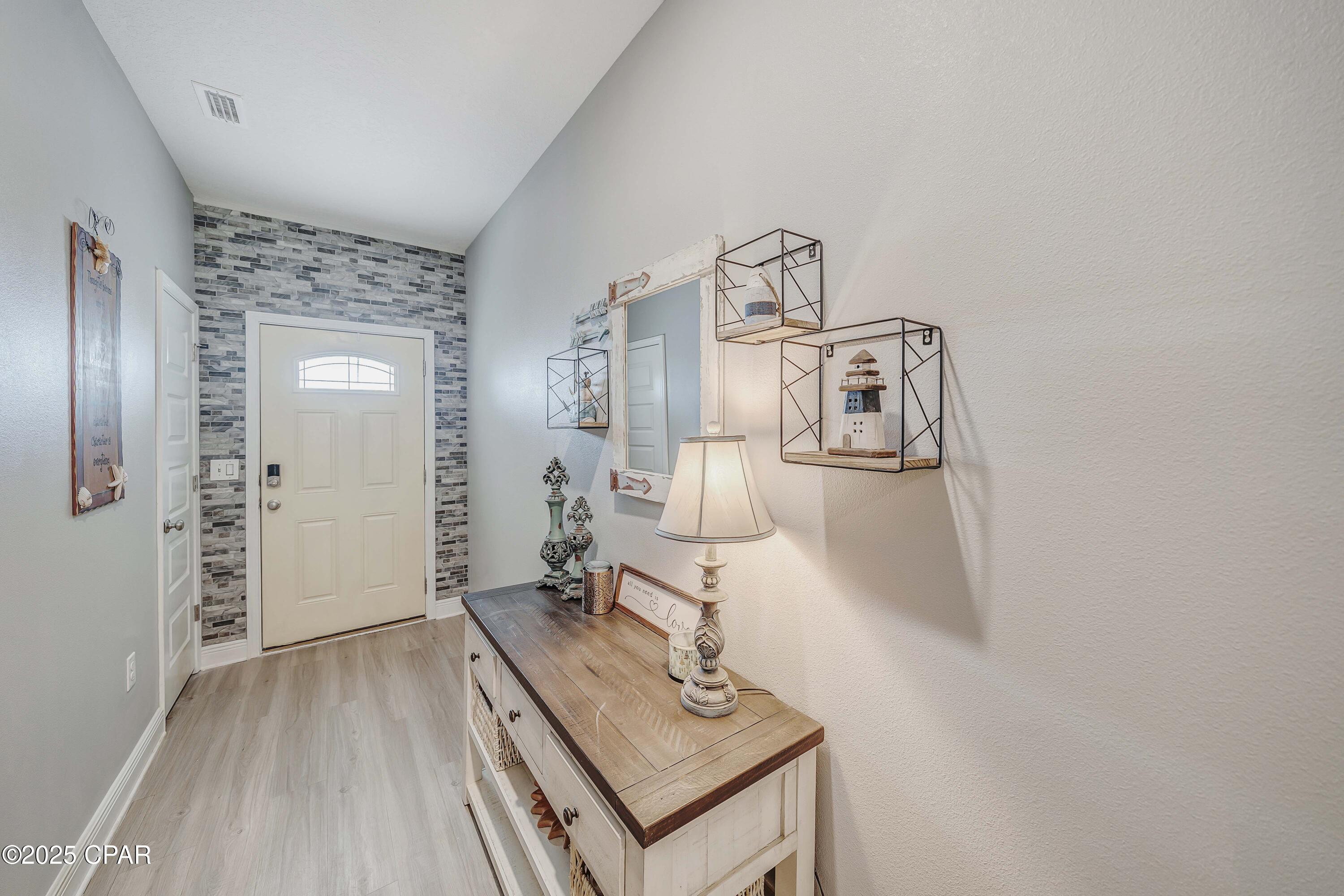 Image 7 For 212 Villa Bay Drive