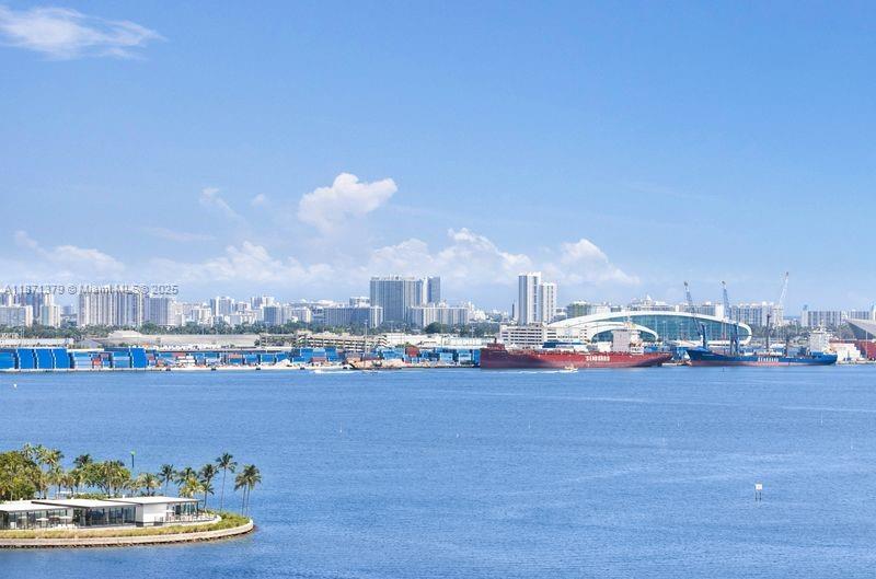 Condo for Sale in Miami, FL